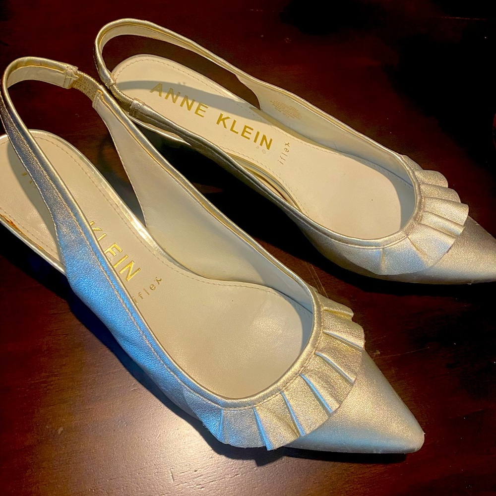 Ann Klein kit heel gold sling back shoes